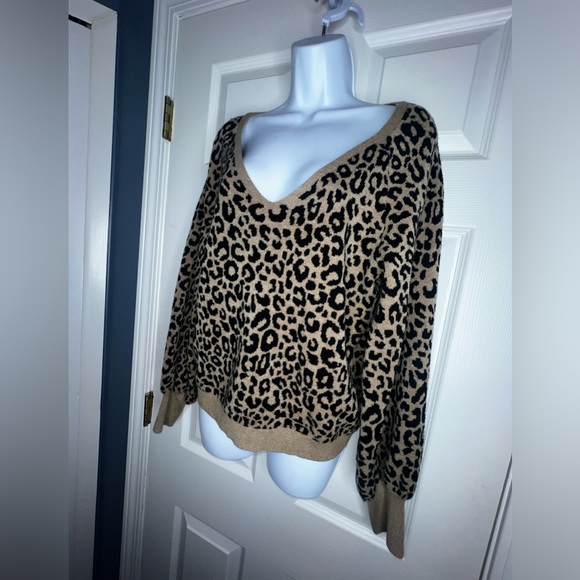 Abercrombie & Fitch Womens Medium Brown Animal Print Knit Sweater Top A&F M Soft - Picture 6 of 13